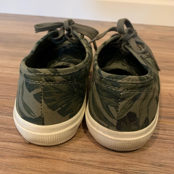 Old Navy size 6 Green Tree Camo Shoes - Picture 7 of 8